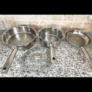 4 PIECE WOLFGANG PUCK SIGNATURE POT AND PANS